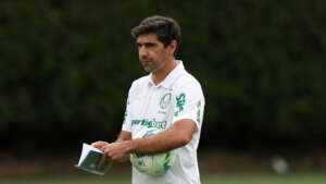 Abel Ferreira entra em rota de colisão com a torcida do Palmeiras após críticas