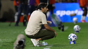 Abel tenta esconder mudanças no Palmeiras e quer 'atualizar a máquina' para repetir bons jogos