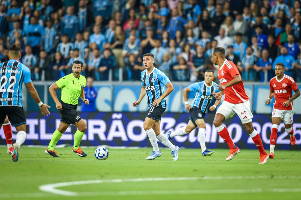 Presidente do Grêmio detona arbitragem do clássico e vai à CBF: ‘Faremos reclamação formal’