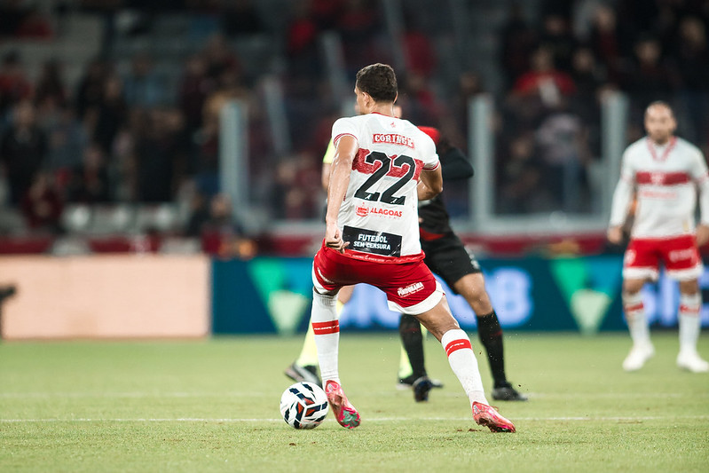 Athletico-PR 2 x 0 CRB - Vitória e liderança da Série B 2 Athletico-PR 2 x 0 CRB - Vitória e liderança da Série B (Foto: Divulgação/CRB)