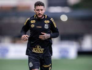 Zé Rafael inicia transição após cirurgia e se aproxima de estreia pelo Santos