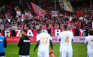 Bayer Leverkusen marca nos acréscimos e impede o Bayern de ampliar vantagem