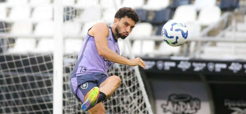 Alex Telles fala sobre início de ano do Botafogo: ‘Não é bom’