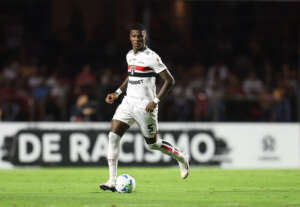 Sem Arboleda, defesa do São Paulo vai de trunfo de Zubeldía à dúvida