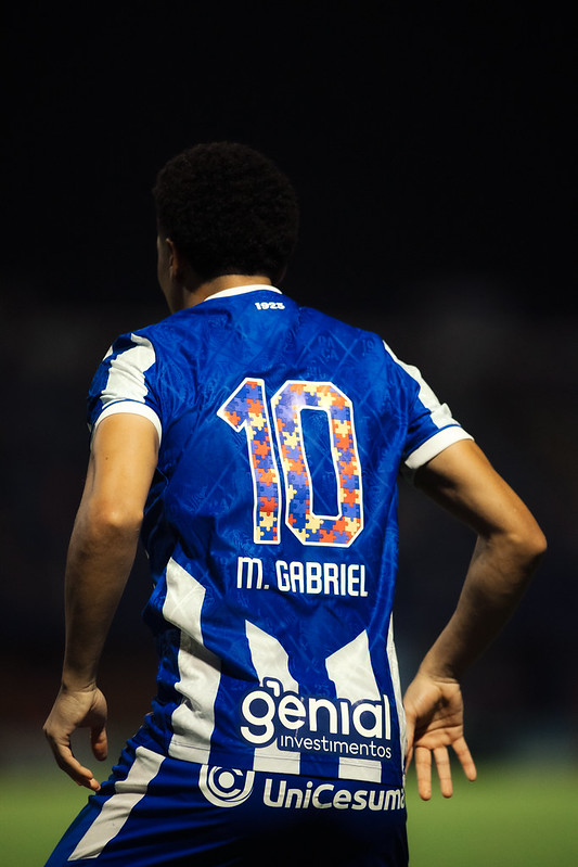 Série B: Avaí realiza leilão beneficente de camisas da vitória sobre o Operário 3 Avai faz leilao beneficente de camisas personalizadas 2