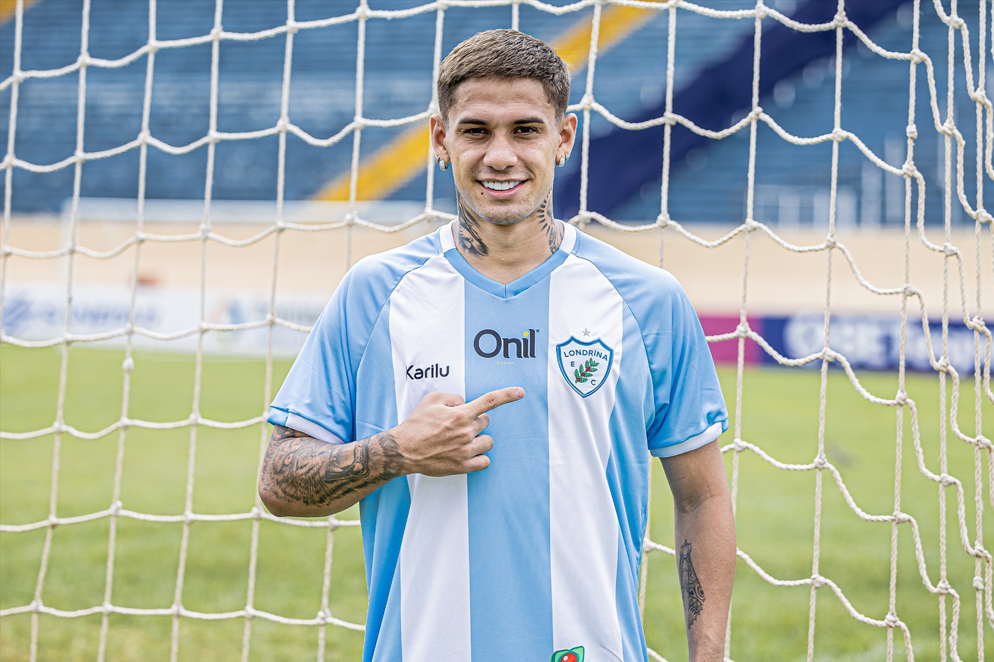 Promessa do Londrina comemora primeiro gol como profissional (Foto: Rafael Martins/ Londrina EC)