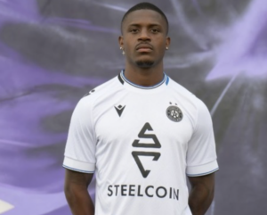 Guarani acerta com atacante Cristiano e chega a sete reforços para a Série C