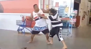 Torcedores de São Paulo e Corinthians trocam socos em frente a supermercado em Santa Catarina