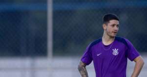 Garro volta da Espanha após tratamento no joelho, mas desfalca Corinthians