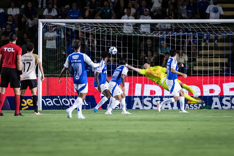 Cruzeiro bate Vasco no Brasileirao 1