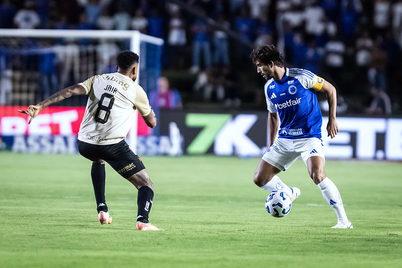 Cruzeiro bate Vasco no Brasileirao 2