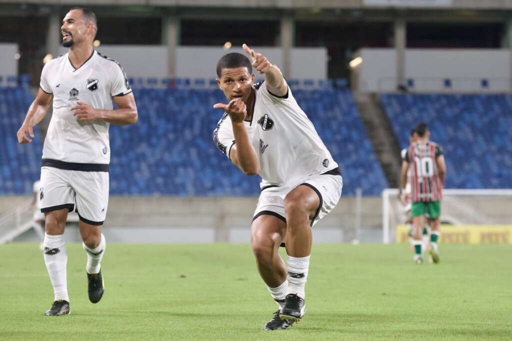 Atacante do ABC realiza cirurgia para reconstrução do LCA 2 ABC confirma cirurgia bem-sucedida de Emanuel, que sofreu LCA (Foto: Rennê Carvalho/ABC)