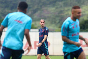 Criticada por Filipe Luís, bets no País renderam contrato milionário ao Flamengo