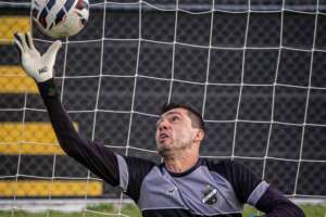 Técnico do ABC defende Felipe Garcia e descarta mudança no gol
