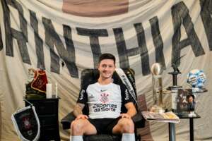 Corinthians lança uniformes em homenagem ao Mundial de 2000 após provocar Palmeiras