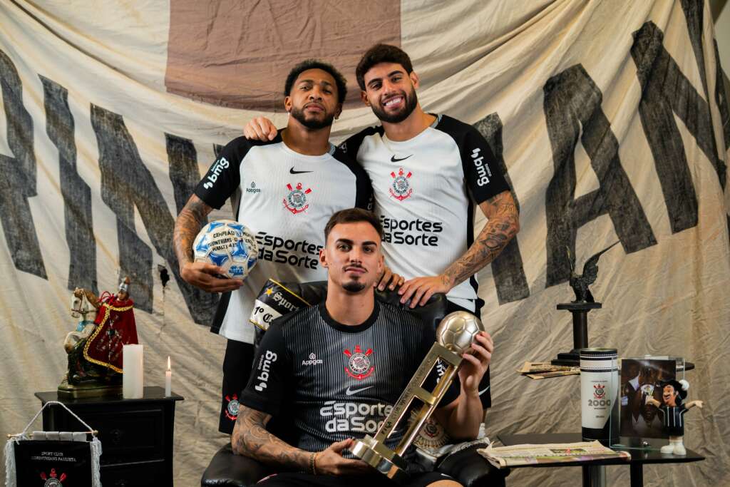 Corinthians lança uniformes em homenagem ao Mundial de 2000 após provocar Palmeiras 7 GpdzqLDXwAAyyy