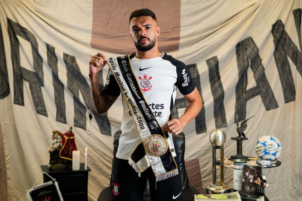 Corinthians lança uniformes em homenagem ao Mundial de 2000 após provocar Palmeiras 4 GpdzqLHWEAAIP1H