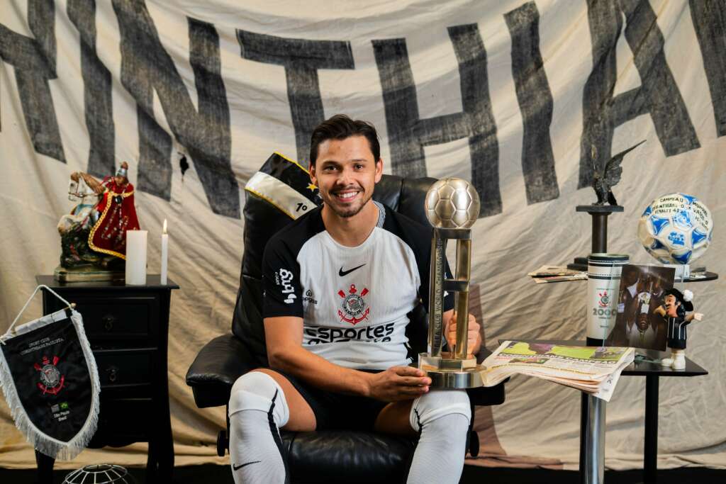 Corinthians lança uniformes em homenagem ao Mundial de 2000 após provocar Palmeiras 6 GpdzqLWXcAADV9l