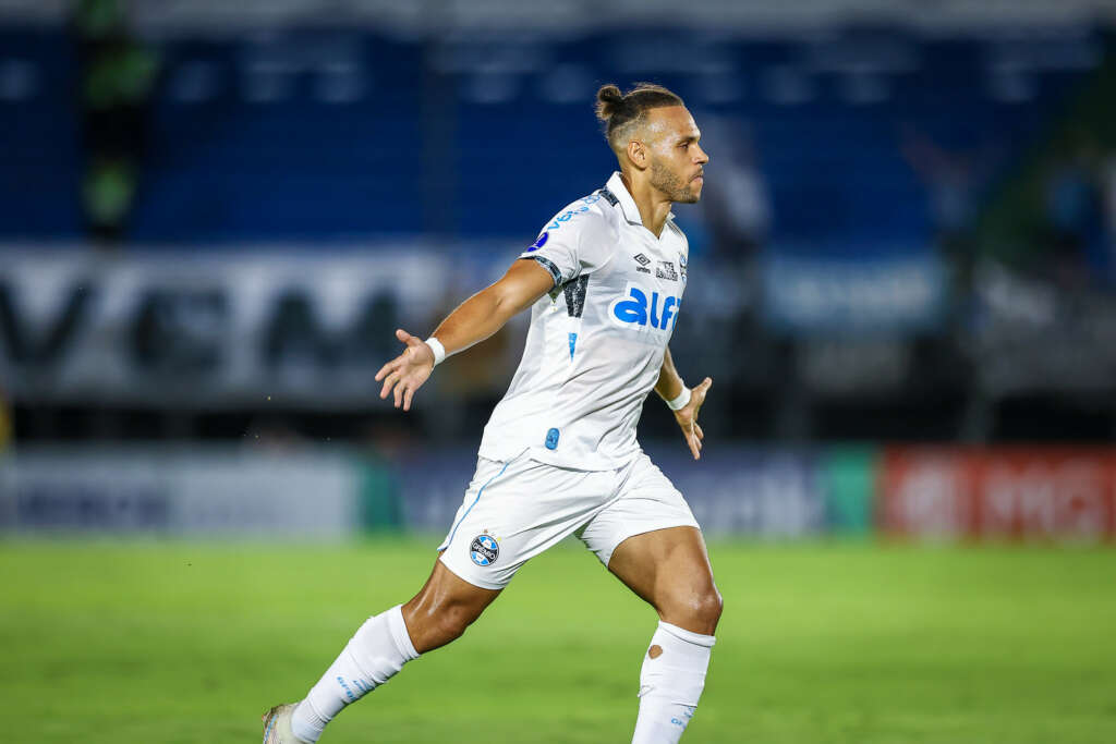 Braithwaite cita Real Madrid para justificar futebol do Grêmio e avisa: ‘Estamos ganhando’