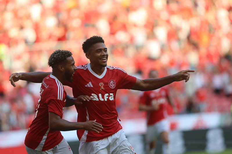 Internacional 3 x 1 Juventude - Colorado vira e encosta no G4 3 Internacional bate Juventude no Brasileirao 3