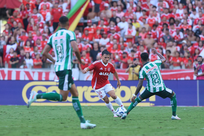 Internacional 3 x 1 Juventude - Colorado vira e encosta no G4 2 Internacional bate Juventude no Brasileirao 4