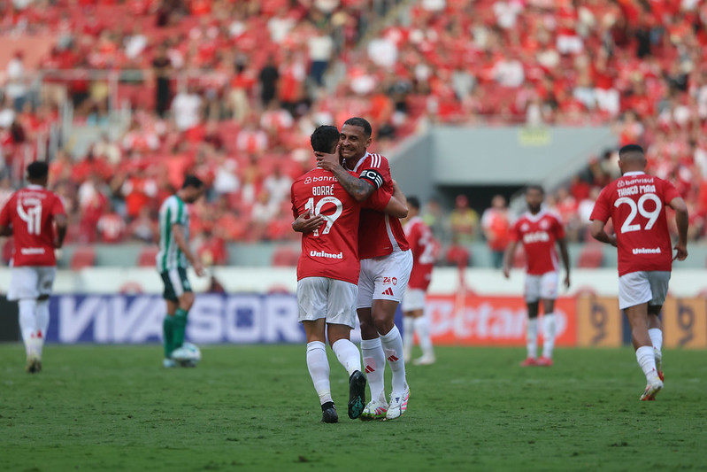 Internacional 3 x 1 Juventude - Colorado vira e encosta no G4 6 Internacional bate Juventude no Brasileirao
