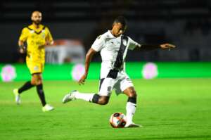 Lateral da Ponte Preta confirma sondagens, mas garante foco na Série C