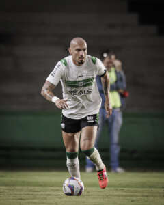 Zagueiro foca na estreia do Coritiba na Série B: 'Vamos para cima'