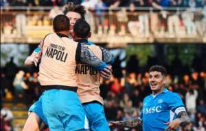 Napoli bate Monza e esquenta briga pelo título do Campeonato Italiano