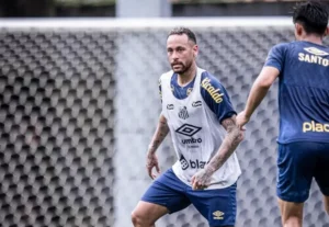Neymar treina no campo com o Santos, mas deve ser reserva contra Fluminense por falta de ritmo