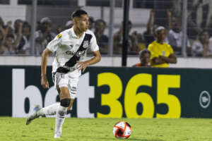 Ponte Preta renova contrato com lateral João Gabriel, cria da base, até 2028