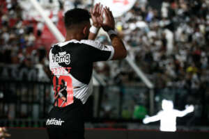 Payet vira desfalque no Vasco para clássico com o Flamengo