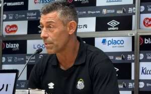 Caixinha ignora vaia e crê em reação do Santos no Brasileiro