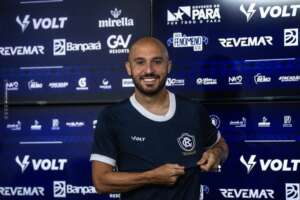 Régis fala sobre estreia no Remo e reage ao apelido “Messi careca”