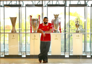 Liverpool encerra 'novela' e estende contrato de Salah