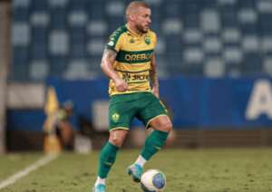 Vila Nova acerta com atacante ex-Ponte Preta e Corinthians