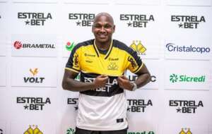 Sassá esquece 'vida badalada' e mira acesso no Criciúma: 'Muito focado'