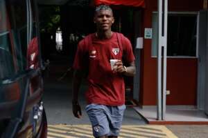 Arboleda deve reforçar São Paulo e Lucas faz exercício com bola