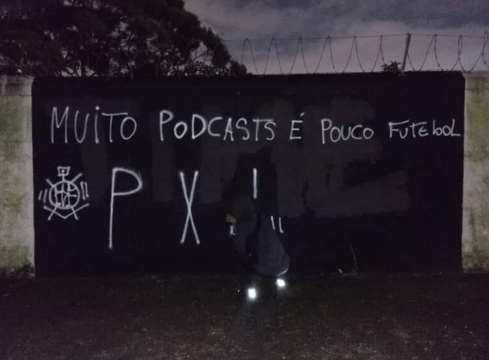 Corinthians tem muros pichados: 'Muito podcast e pouco futebol' 2 Screenshot 4 5