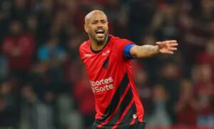 Zagueiro do Athletico-PR pode ir para rival da Série B