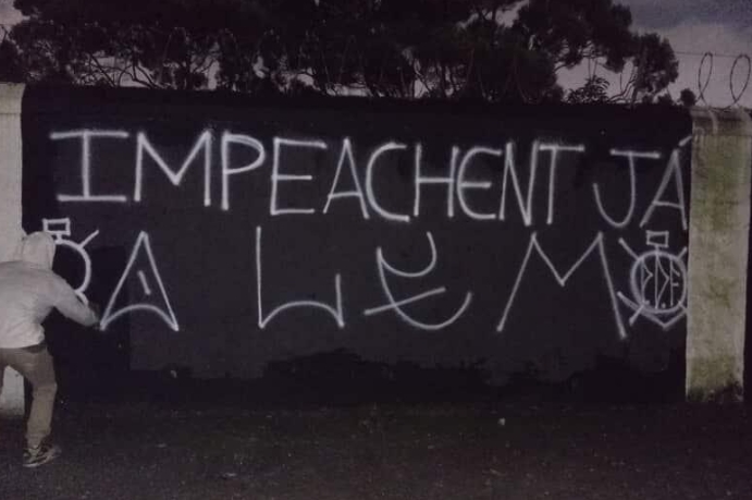 Torcida do Corinthians protesta