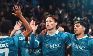 ITALIANO: Napoli supera o Empoli e segue na cola do líder Inter