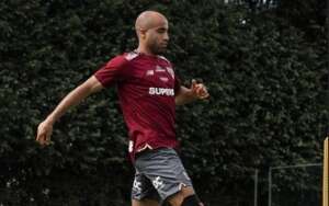 Zubeldía muda planos e adia retorno de Lucas no São Paulo
