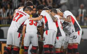 Vitória x Fortaleza - Duelo nordestino com objetivos opostos