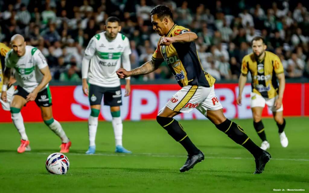 Louzer valoriza postura do Novorizontino mesmo com dois expulsos 3 Tecnico do Novorizontino elogia elenco em empate com o Coritiba 1