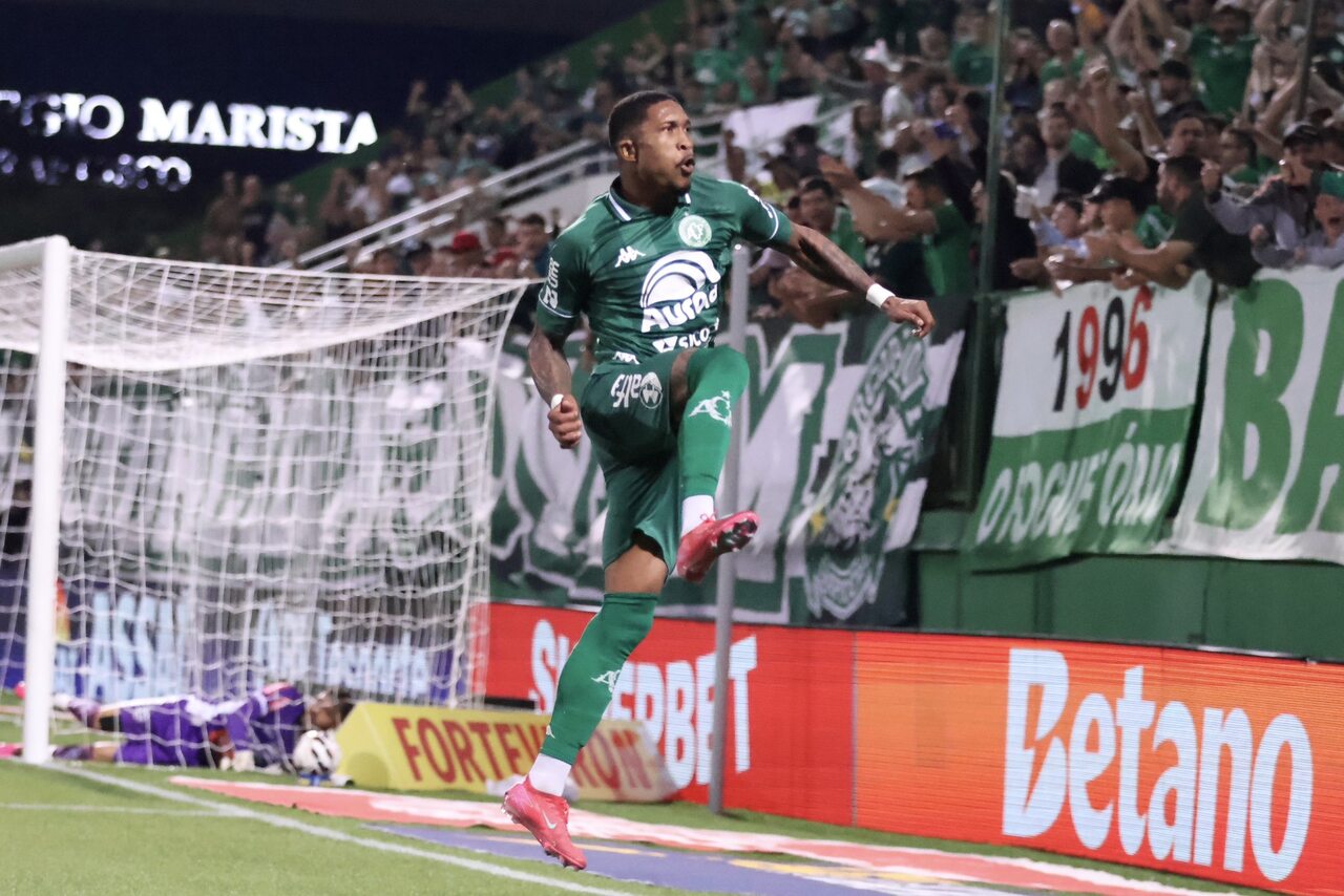 Vila Nova x Chapecoense - Briga direta por G4 na Série B 2 Vila Nova e Chapecoense se enfrentam na Serie B