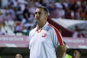 Náutico demite técnico Marquinhos Santos