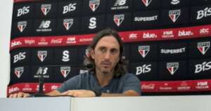 Zubeldía se revolta com pergunta em coletiva após empate do São Paulo com o Botafogo
