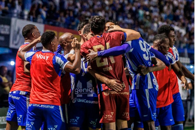Avaí 3 x 0 América-MG - Eficiente, Leão é líder da Série B 2 avai america2
