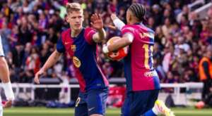 Raphinha brilha e líder Barcelona busca vitória heroica no Espanhol